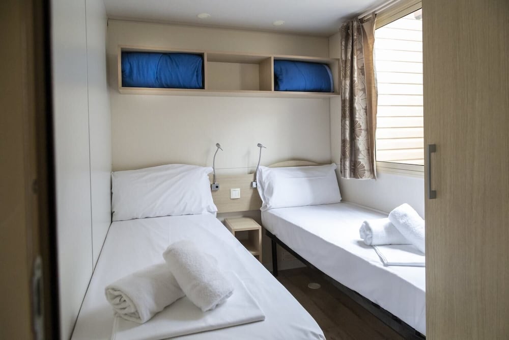 Bungalow, 3 Bedrooms - Photo 1
