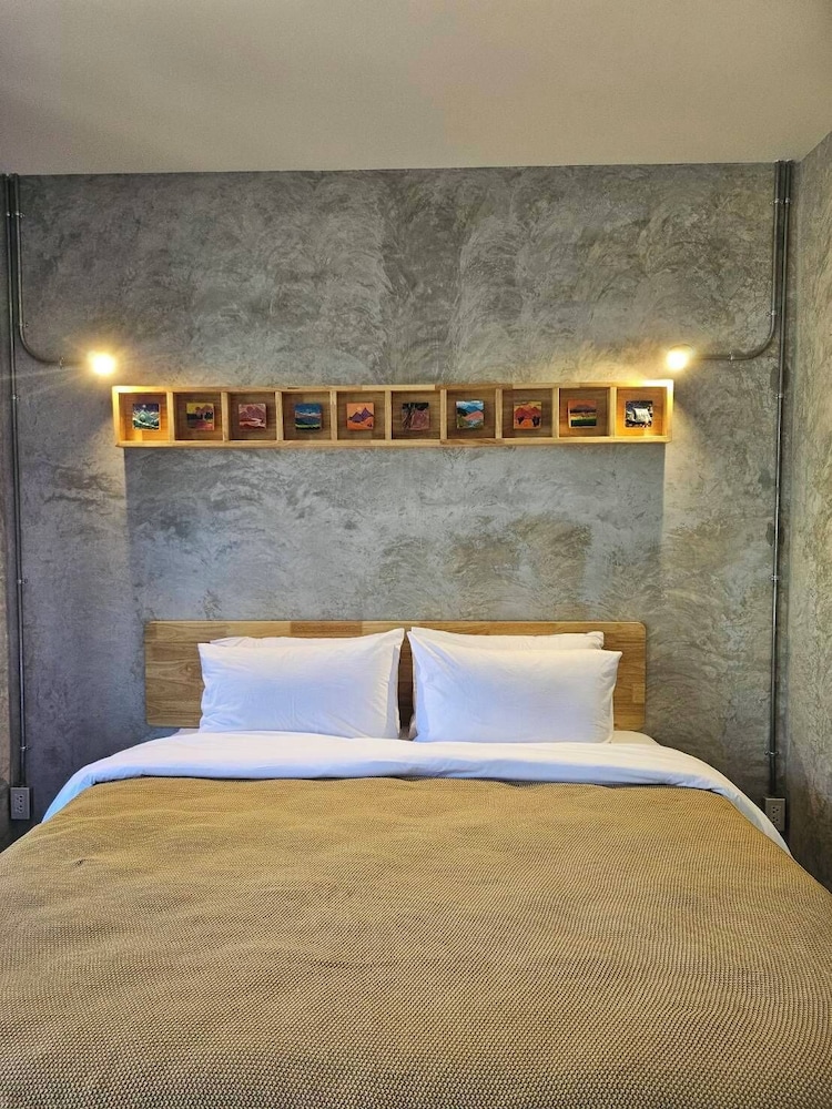 Double Room, 1 King Bed photo 1