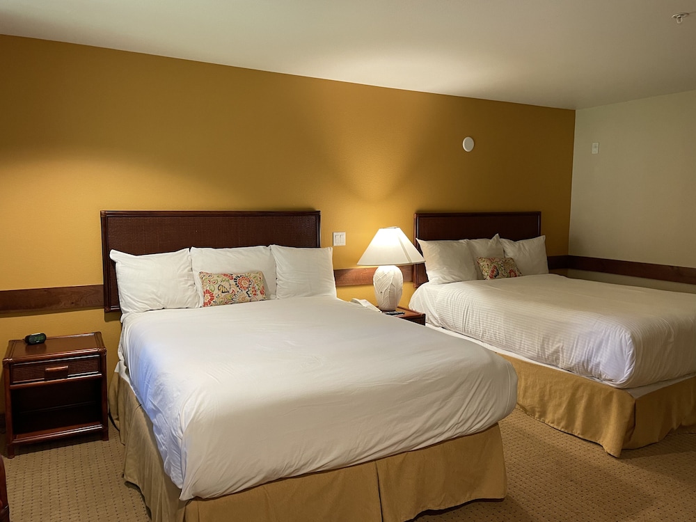 Deluxe Room, 2 Queen Beds, Fireplace photo 2
