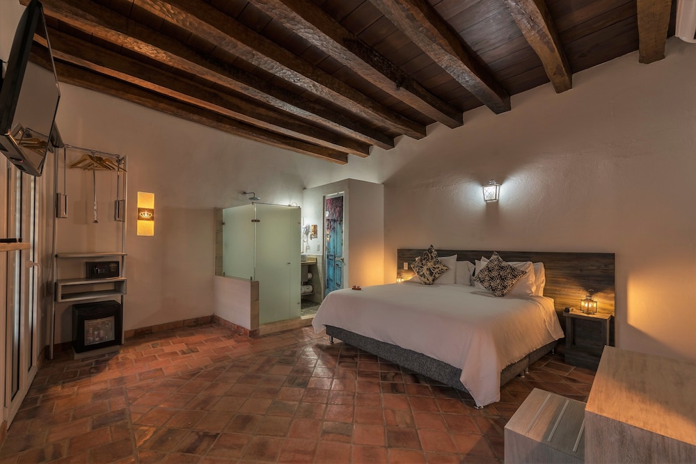 Junior Suite, 1 King Bed photo 2