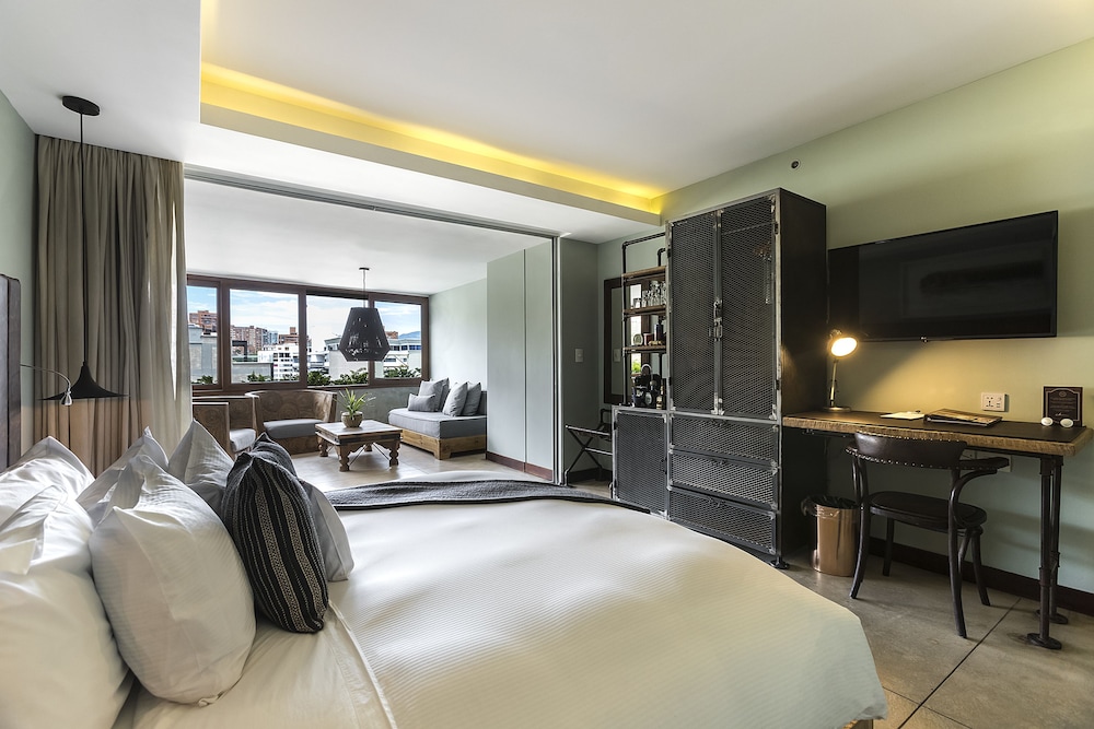 Suite, 1 King Bed, Jetted Tub - Photo 2