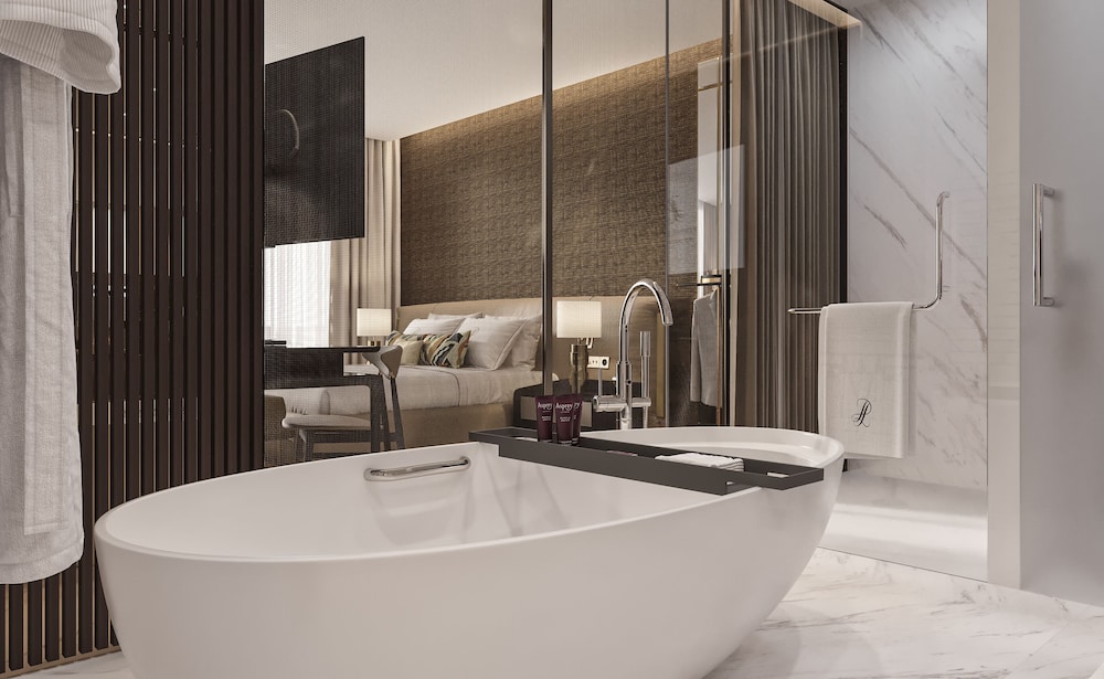 Suite, 1 Bedroom, Balcony (Balcony) thumbnail 5