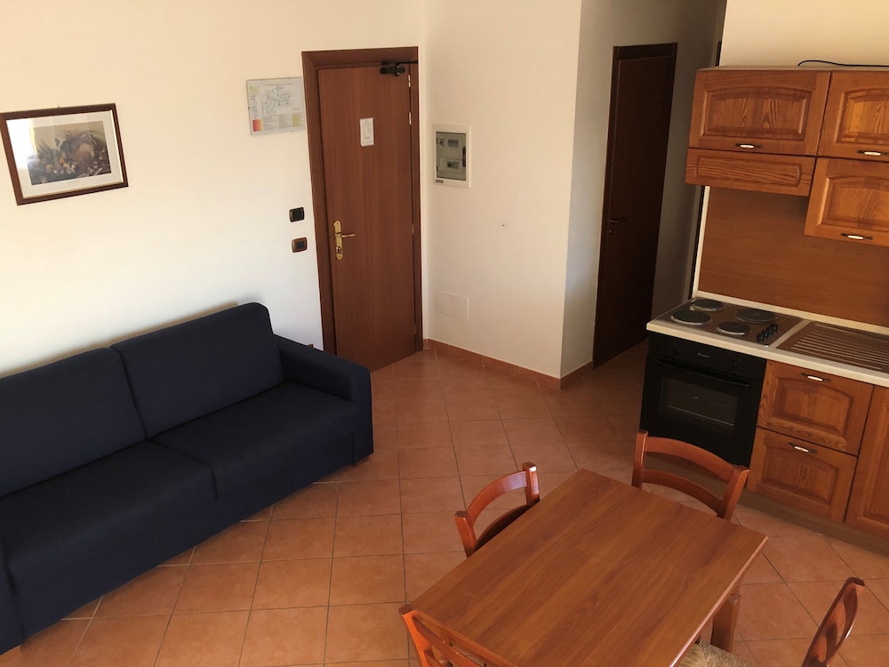 Family Apartment, 2 Bedrooms - Photo 2