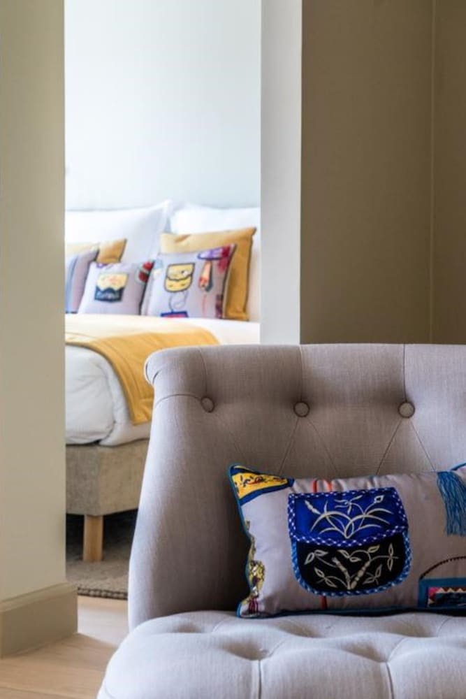 Deluxe Suite - Photo 6
