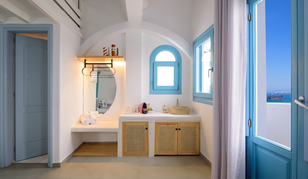 Comfort Suite with Caldera View - Photo 3
