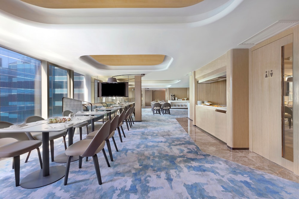 Harbour Club Courtview Room
