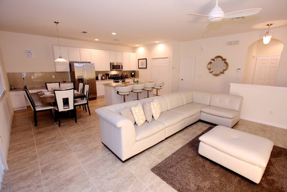 Apartment (800 Bella Vida)