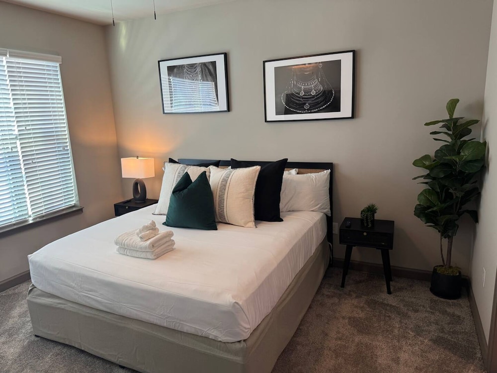 Ebony Ivory Midtown King Bed, Billede 32