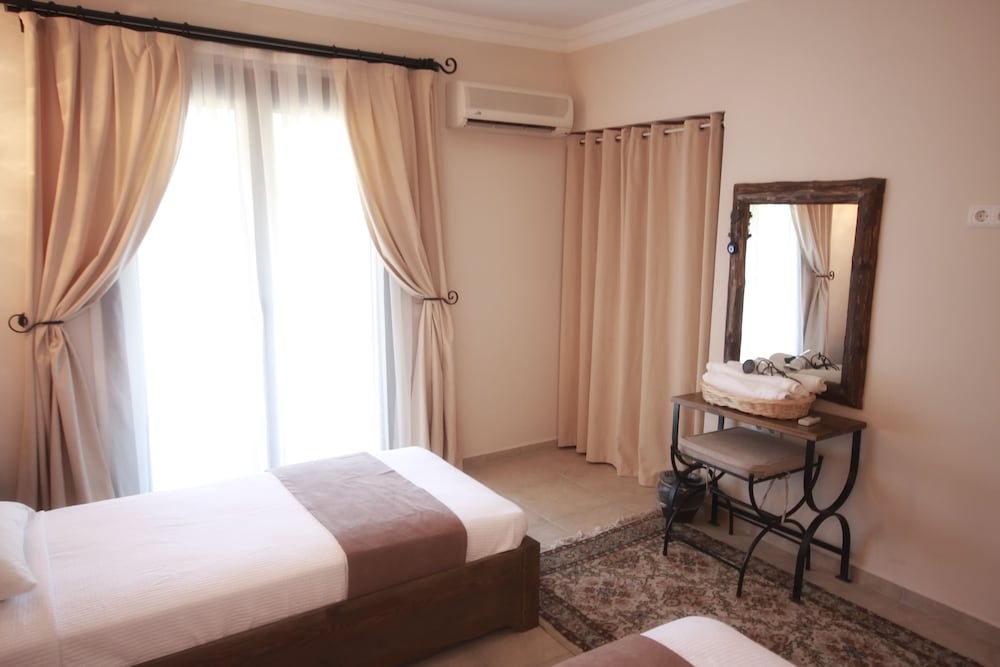Standard Double or Twin Room - Photo 6