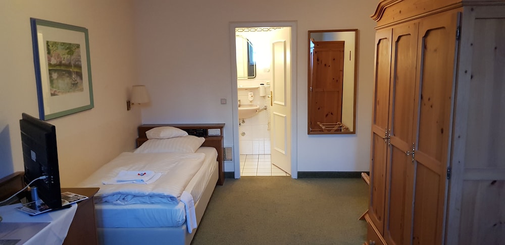 Basic Single Room photo 3