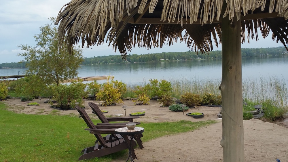 Family Chalet, 2 Bedrooms, Beach View photo 3