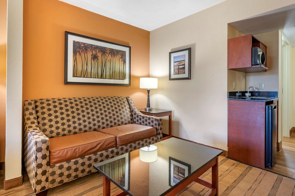 Suite, 2 Queen Beds, Non Smoking (with Sofabed) photo 2