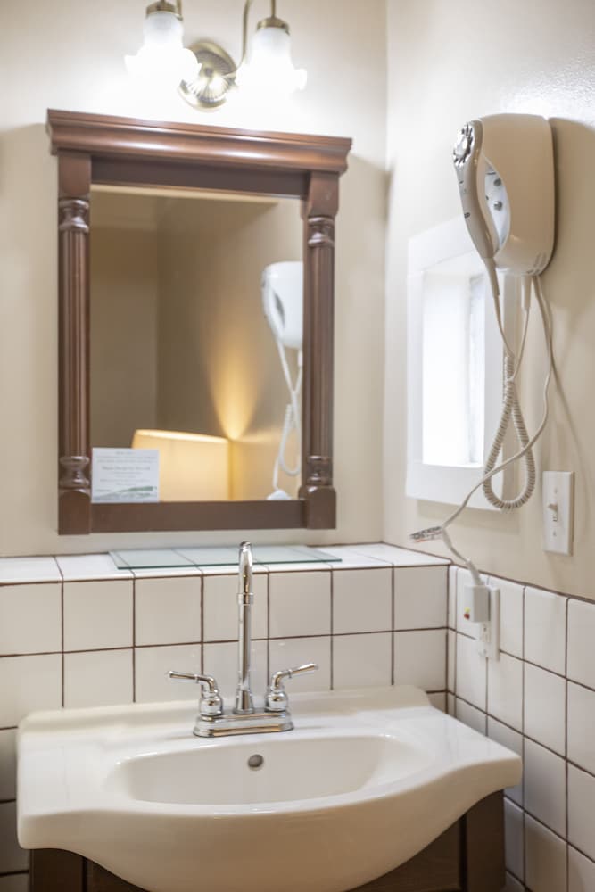 Double Room, Shared Bathroom (Residential)