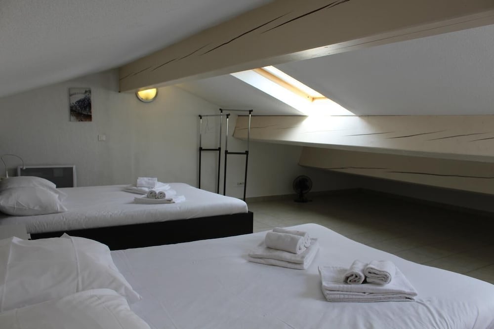Duplex, Pool Access (No 06)