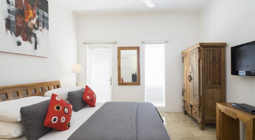 Penthouse, 3 Bedrooms (with 1 bathroom) photo 2