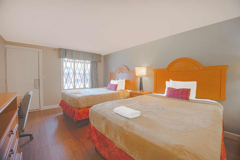 Standard Room, 2 Double Beds, Mobility Accessible, Non Smoking photo 1