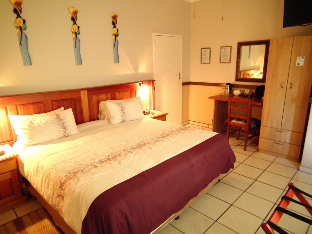 Standard Double Room, 1 King Bed, Non Smoking, Ocean View photo 1