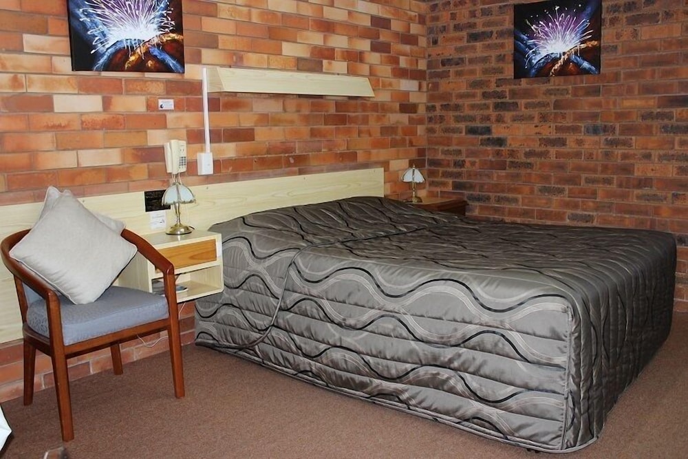 Standard Suite, 1 Bedroom, Non Smoking (Standard Queen Room) photo 3