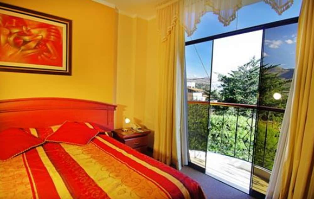 Junior Room, 1 Queen Bed