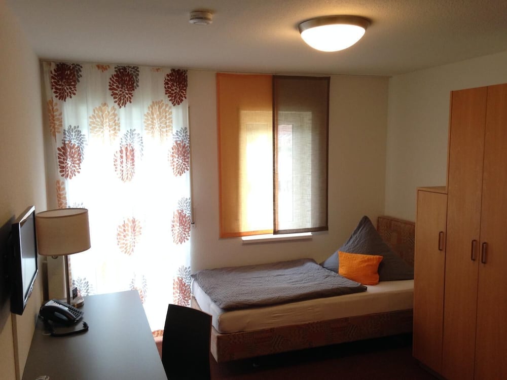 Twin Room, Non Smoking (Single use) photo 2