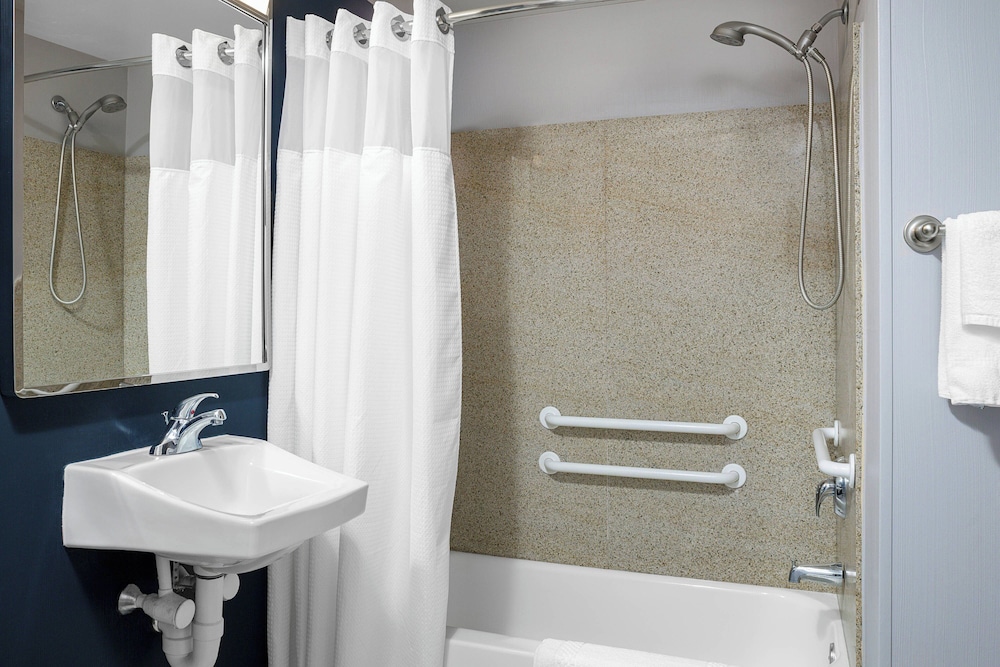Room, 2 Queen Beds (Hearing Accessible) - Photo 3