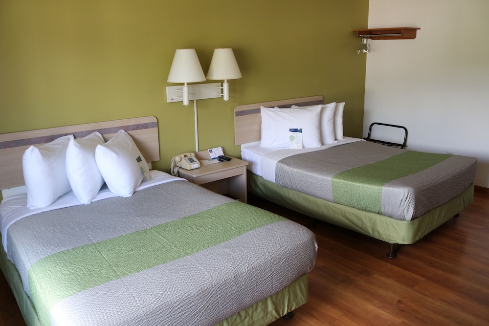 Standard Room, 2 Double Beds, Non Smoking photo 1