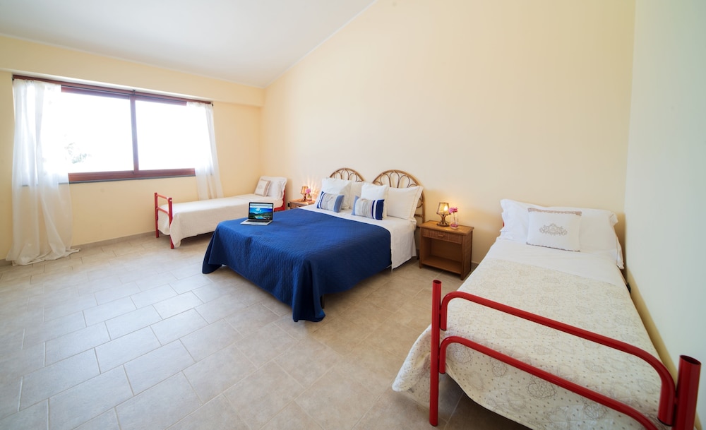 Quadruple Room, Partial Sea View photo 2