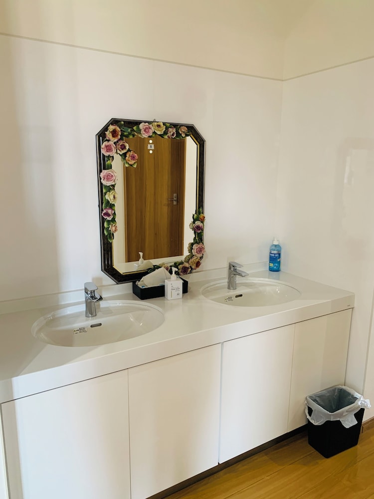 Economy Quadruple Room, Non Smoking, Shared Bathroom photo 2