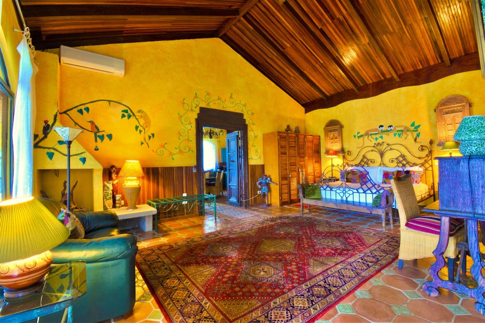 Villa Real, 3 Habitaciones, Piscina Privada, Vista al Jardín (Cabaña)