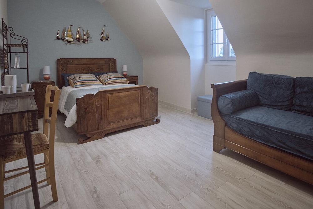 Family Triple Room, Garden View (GLAZ)
