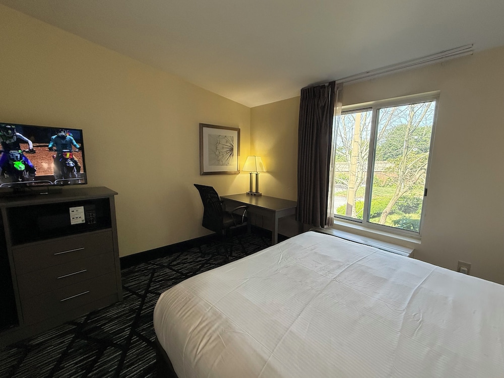 Room, 2 Queen Beds photo 3