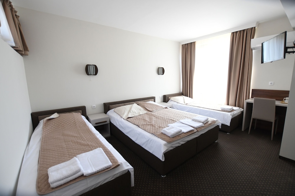 Quadruple Room photo 3