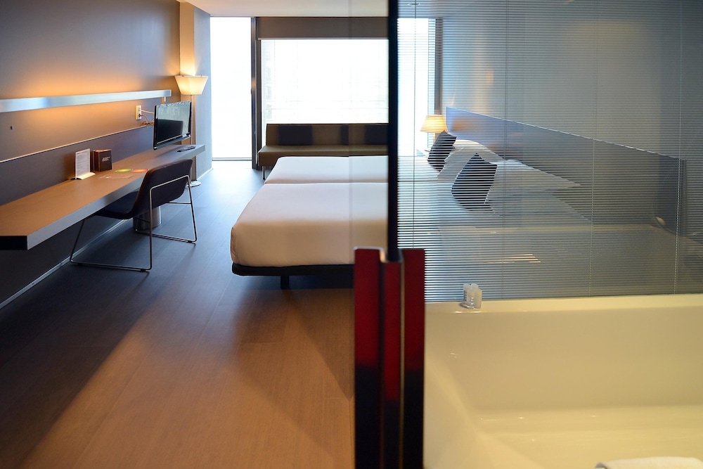Standard Room thumbnail 5