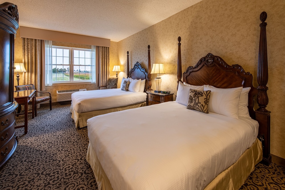 Deluxe Room, 2 Queen Beds, Bathtub, Garden View
