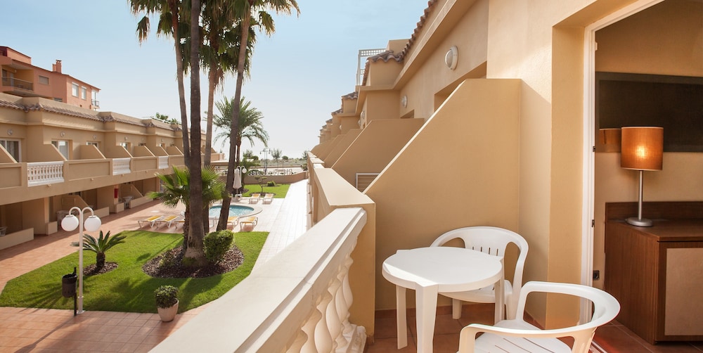 Family Room, Terrace, Garden View (3 Adults + 1 Child) photo 3
