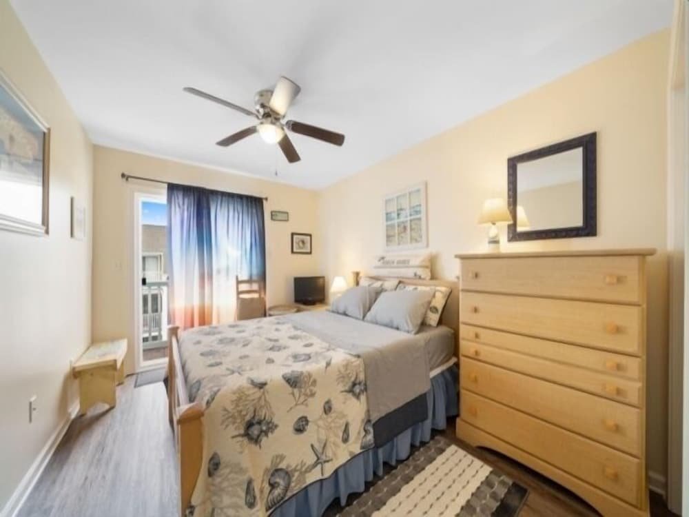 Condo, 2 Bedrooms