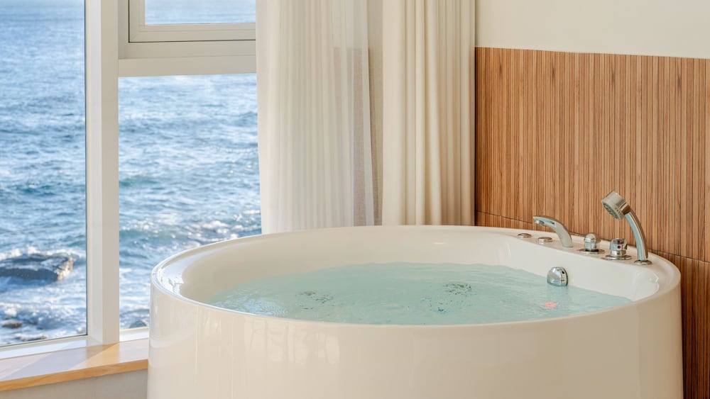 Basic Room, 1 Bedroom (Room 303 (Oceanview/Spa)) photo 3