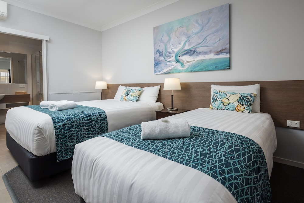 Easy Access Queen Twin Suite