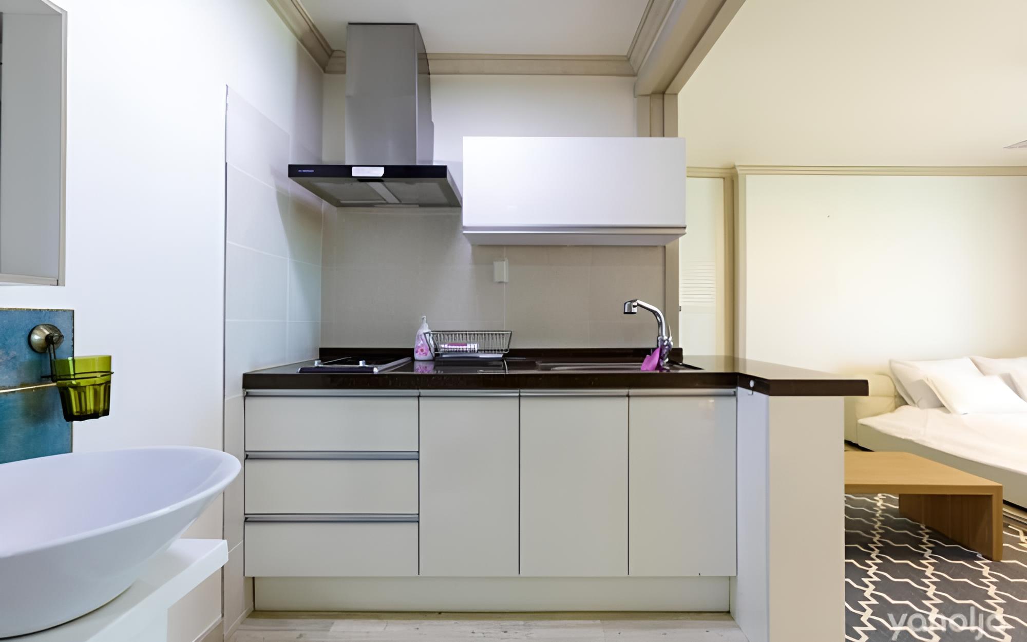 Room (Room 203) - Photo 5