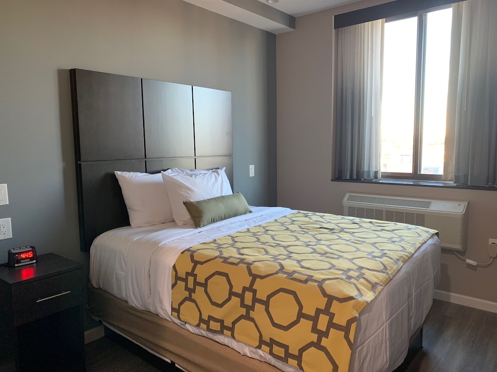 1 Queen Bed Handicap Accessible
