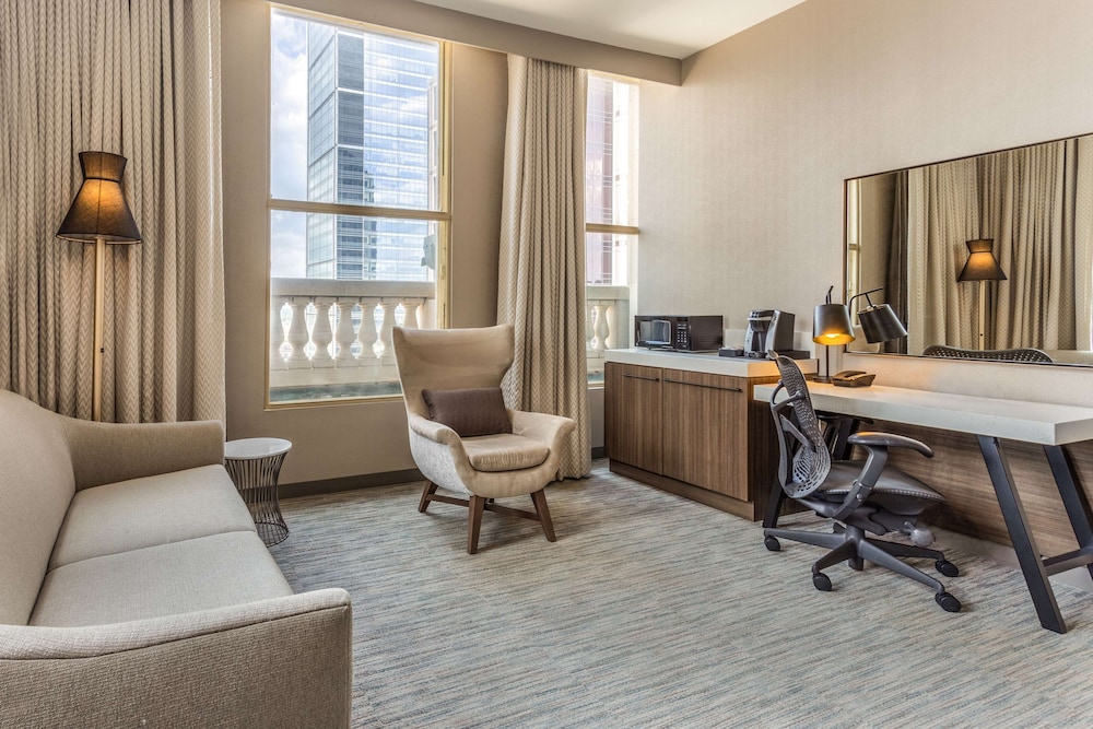 Suite, 1 Bedroom - Photo 1