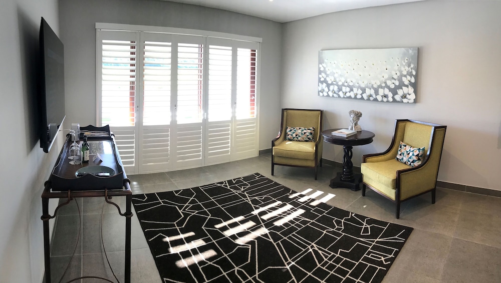 Panoramic Suite, 1 Bedroom, Patio, Mountain View photo 2