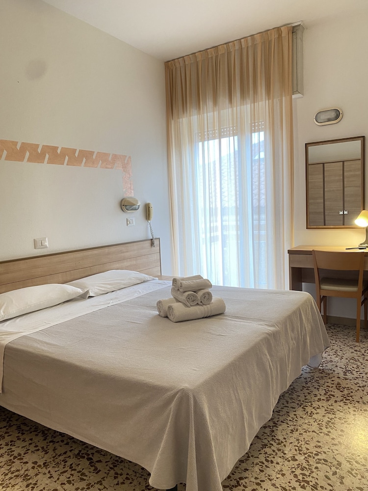 Classic Double or Twin Room, Air conditioning photo 1