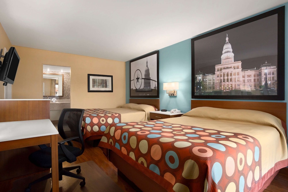 Suite - Photo 2