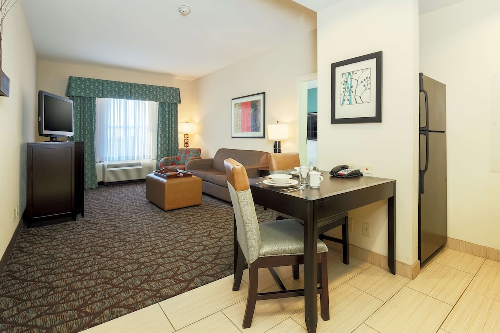 Suite, 1 King Bed, Accessible, Bathtub (Mobility & Hearing) photo 3