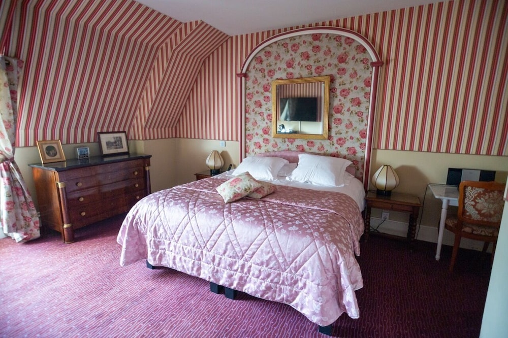 Deluxe Double Room, Ensuite, Garden View (Madame De Sévigné) photo 1
