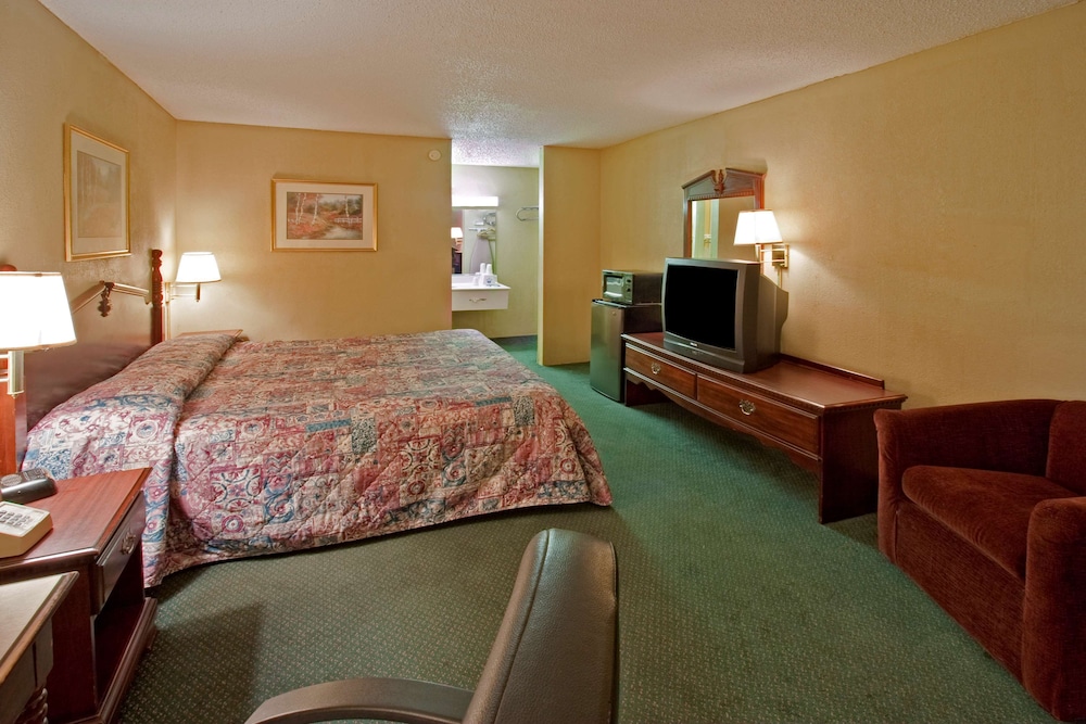 Room, 2 Double Beds, Non Smoking - Photo 7