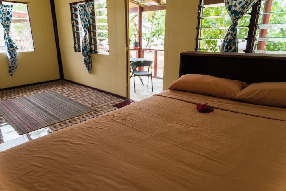 Basic Double Room, Multiple Beds, Balcony, Ocean View photo 1