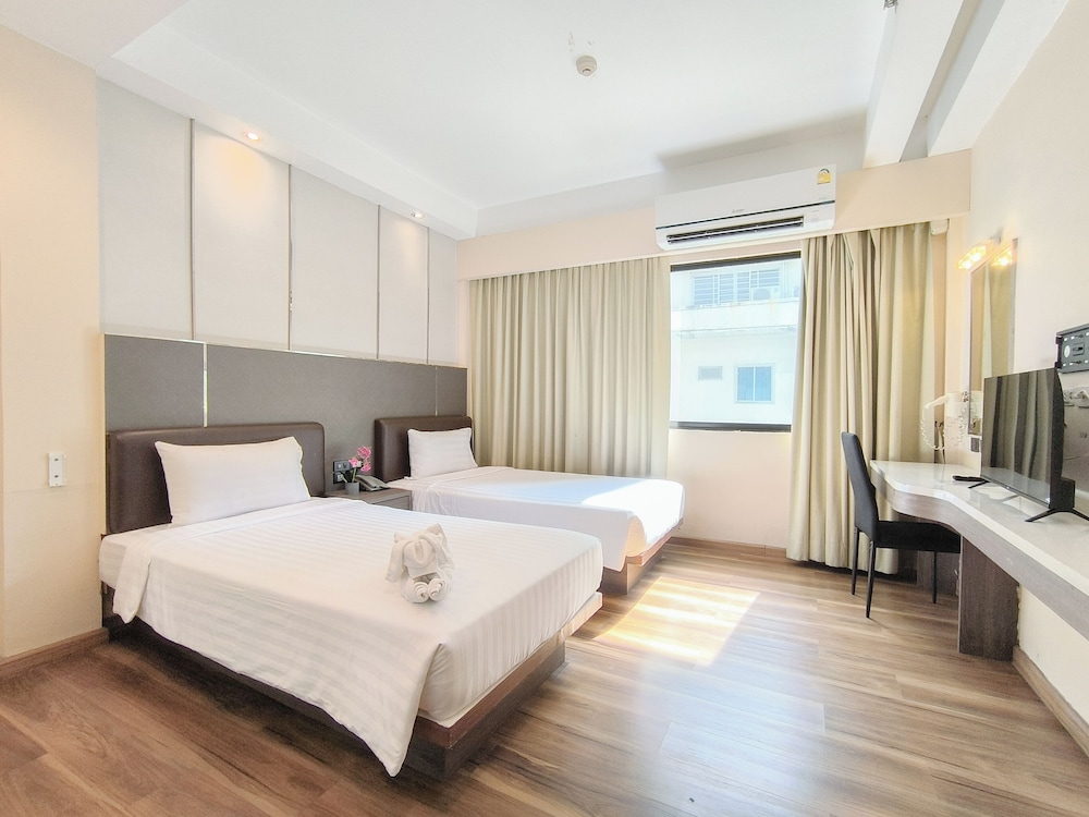 Deluxe Twin Room photo 2