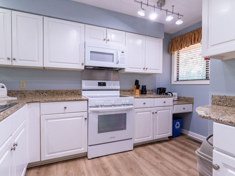 Basic Townhome photo 3
